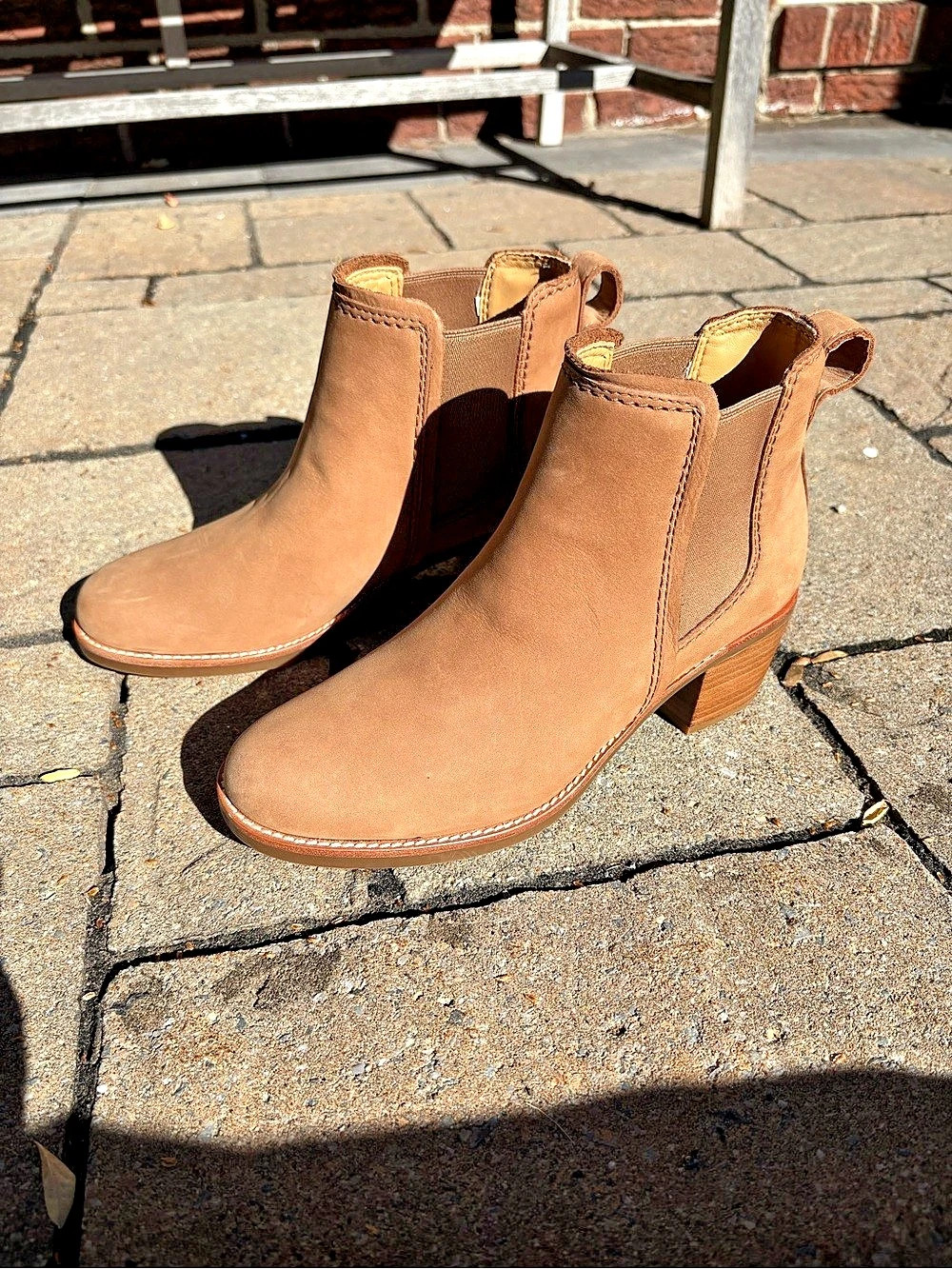 ROOTS NEVER WORN Women's Camel Ankle Boots